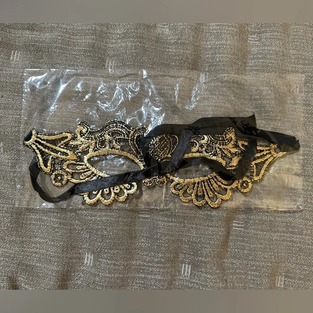 Masquerade Eye Mask Gold & Black Embroidered W/ Side ties NEW